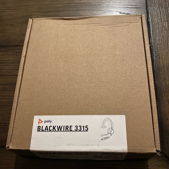 Poly blackwire 3315 headset. - Picture 2 of 3
